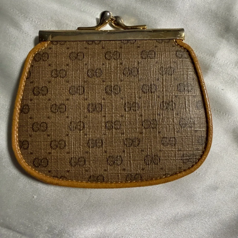 Gucci Brown/Tan GG Monogram Kiss-Lock Coin Purse - Picture 2 of 6